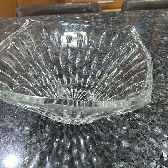 Elegant Clear Glass Bowl - Picture 2 of 6